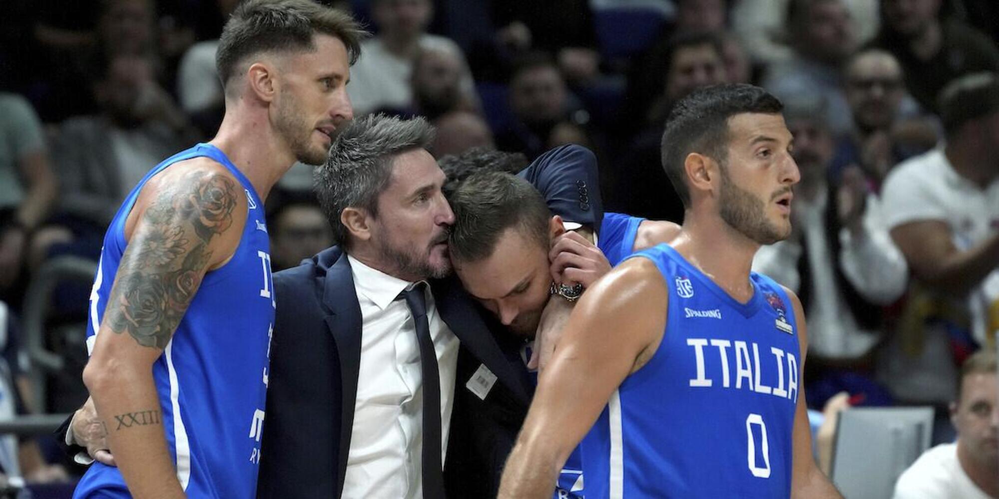 Pozzecco e giocatori italia basket