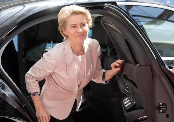 L&rsquo;Europa si sveglia sull&rsquo;invasione delle auto elettriche cinesi e Von der Leyen preannuncia un&rsquo;inchiesta. Pechino risponde minacciando