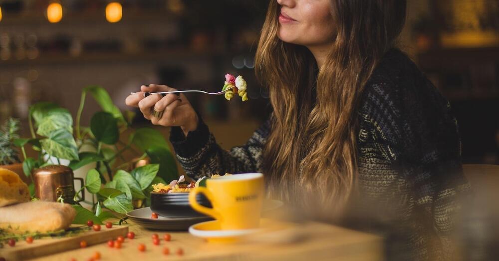 Siamo andati a mangiare in modalit&agrave; &ldquo;solo date&rdquo;, al ristorante non accompagnati: ecco com&rsquo;&egrave; stato