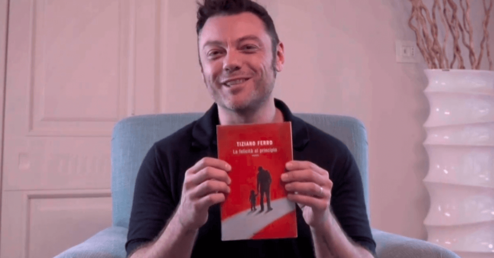 Tiziano Ferro divorzia e meglio cos&igrave;: con la tattica Soleri-addolorata il suo libro vender&agrave; ancora di pi&ugrave;