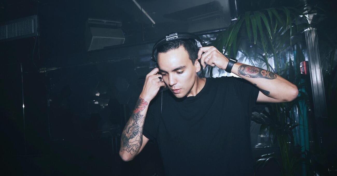 Il producer Ricardo Baez ci spiega perch&eacute; oggi il talento non paga pi&ugrave;: &ldquo;La qualit&agrave; di un dj passa per il numero di follower&rdquo;