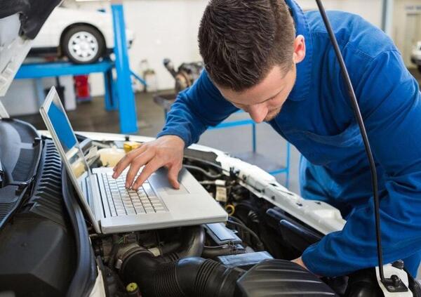 Oltre il danno... Ecco quanto costa riparare un&#039;auto elettrica. E non sono buone notizie