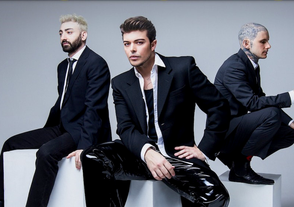 Finisce male il concerto sul battello su cui i The Kolors si sono esibiti: &ldquo;No, non &egrave; Ibiza!&rdquo;