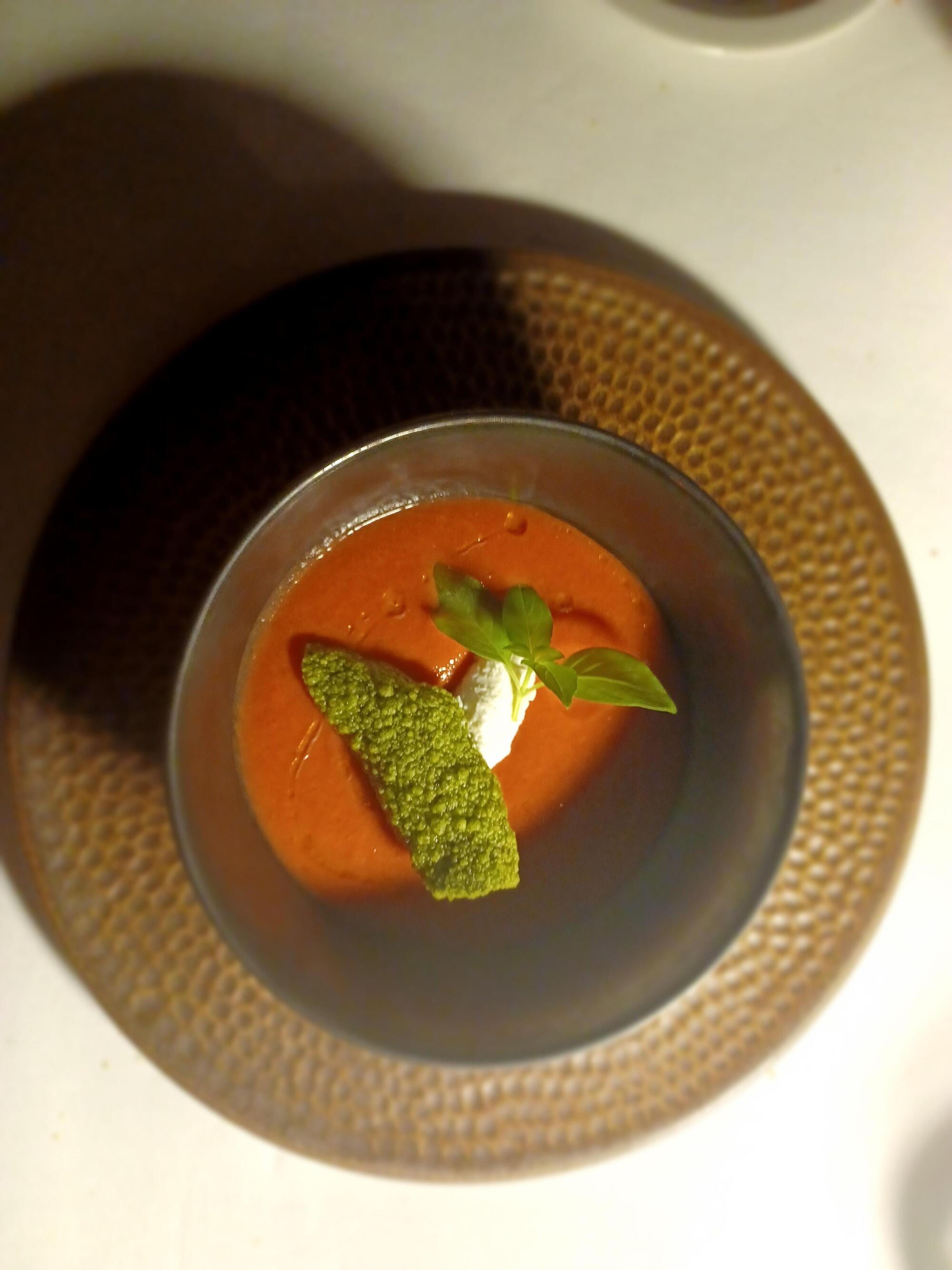 L&#039;Antica pesa a Roma. Il gazpacho con cialda al basilico e ricotta di bufala