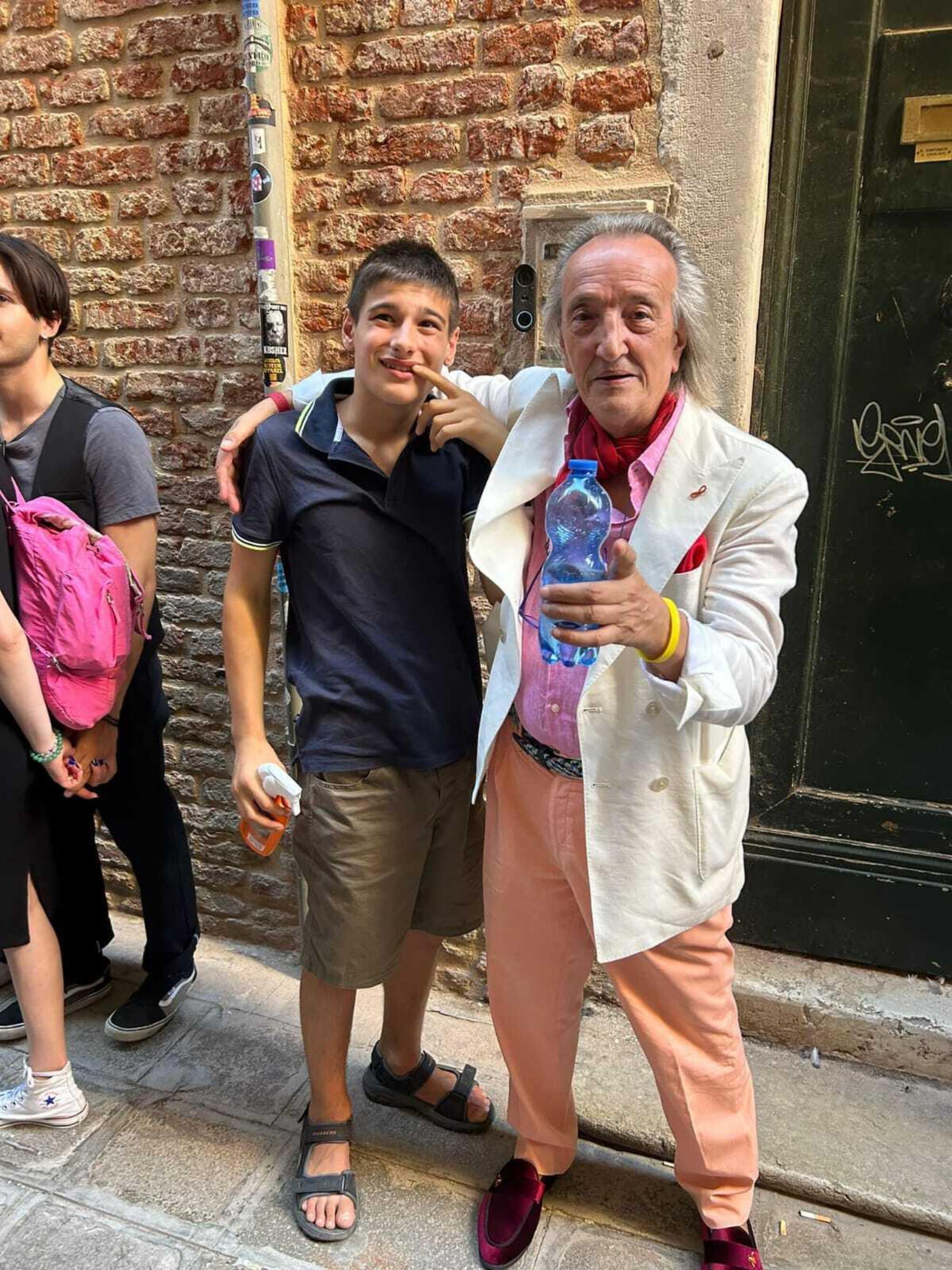 Giampaolo Manca con un bambino autistico