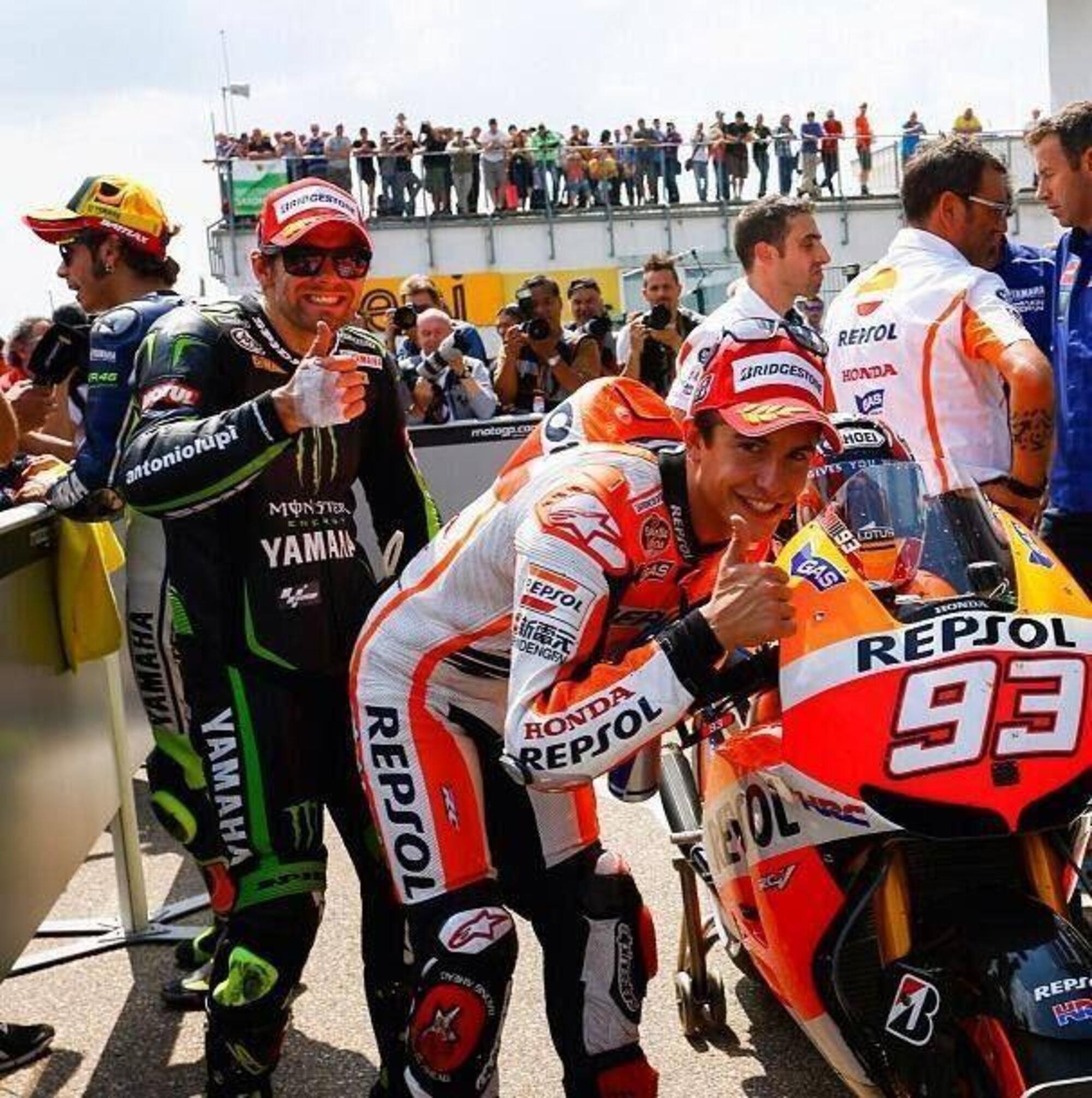 Cal Crutchlow photobombing