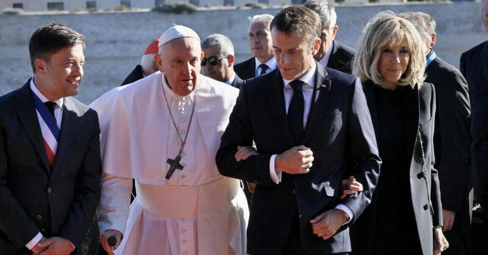 Macron fa attendere il papa, Pamela Prati e il suo fidanzato (giovanissimo), le scuse di Fiorella Mannoia e quel consiglio che Saviano non ha mai ascoltato&hellip; A tutto gossip con Roberto Alessi