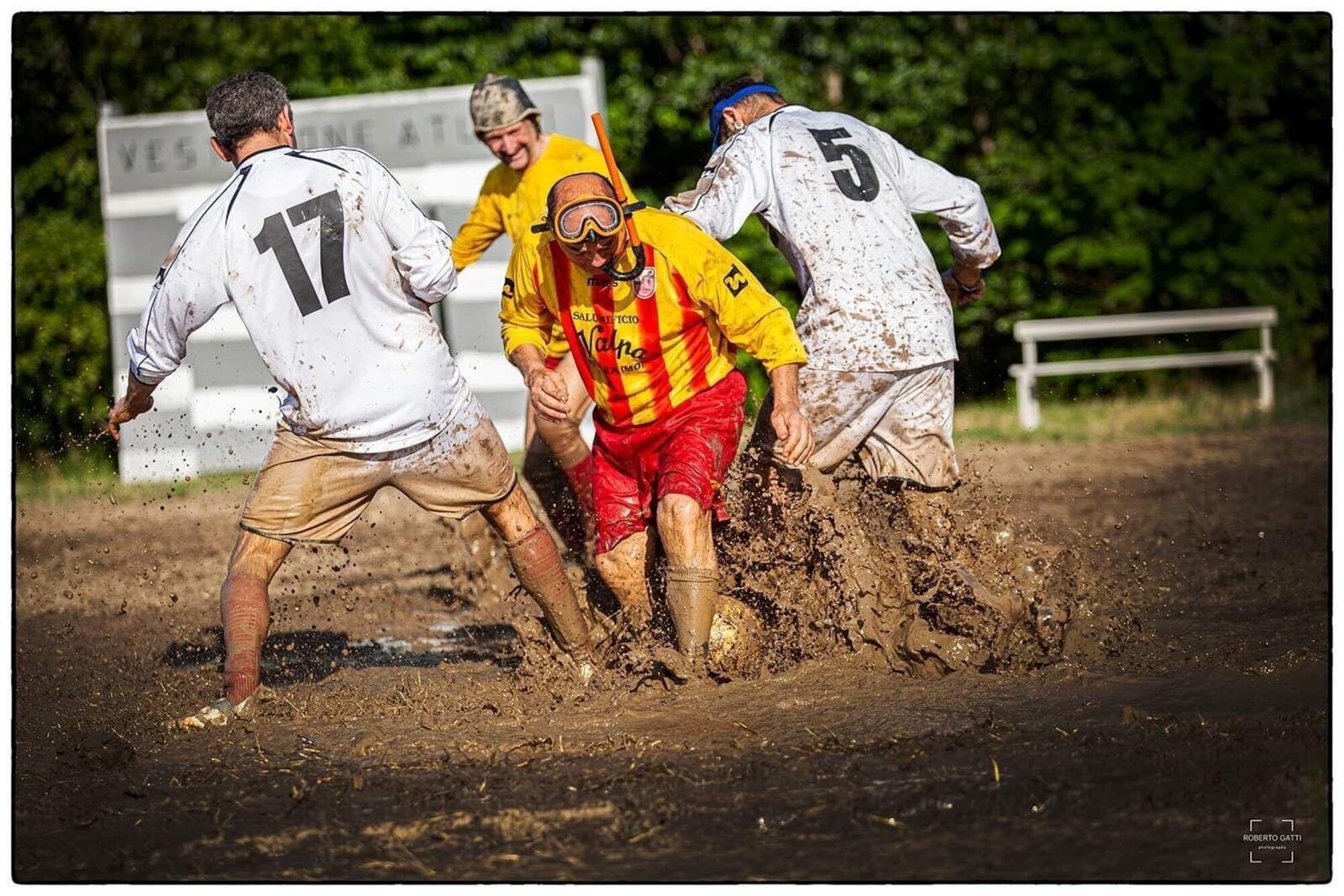 La &quot;tragica partita di calcio aziendale&quot; nella rievocazione a San Felice sul Panaro