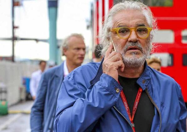 Briatore in volo sul jet privato: ma li avete visti gli interni?