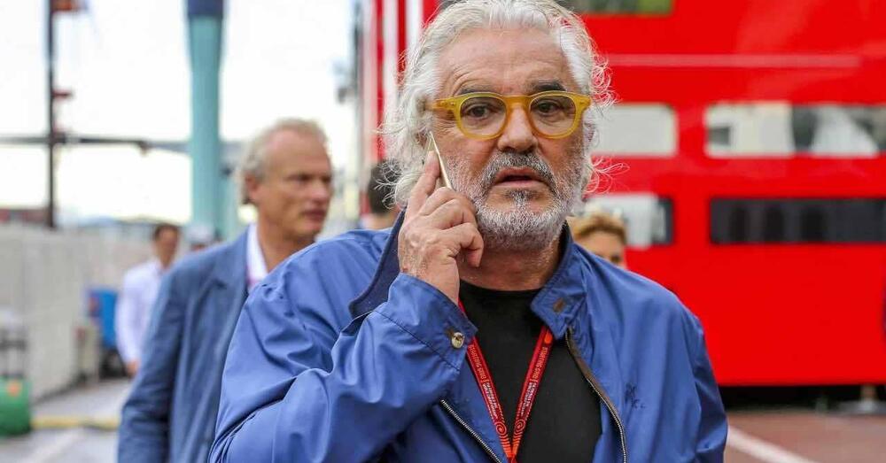 Briatore in volo sul jet privato: ma li avete visti gli interni?