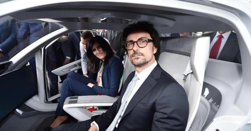 Le parole choc dell&rsquo;ex ministro Toninelli sulla strage del bus