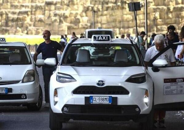 Ok, ma cos&rsquo;&egrave; il nuovo decreto taxi? E perch&eacute; fa arrabbiare tutti?