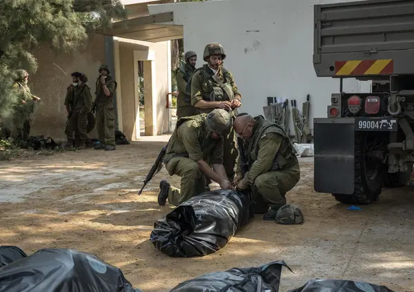 Le piazze che urlano &ldquo;gasare gli ebrei&rdquo;, i bambini decapitati e quel tifo in Occidente che fa paura