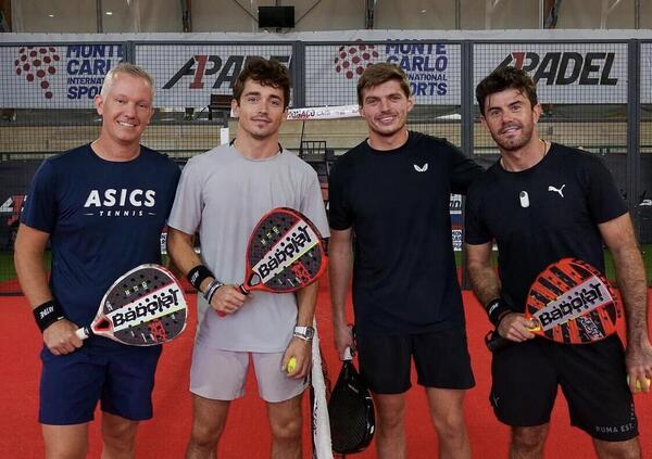 Leclerc e Verstappen si sfidano a padel: ecco com&#039;&egrave; andata la partita e chi ha vinto fuori dalla pista