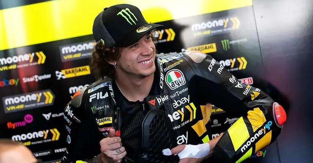 Marco Bezzecchi se la ride: &quot;Copier&ograve; di brutto le scelte di Bagnaia e Mart&igrave;n, la gara al sabato una botta di c*lo&quot;