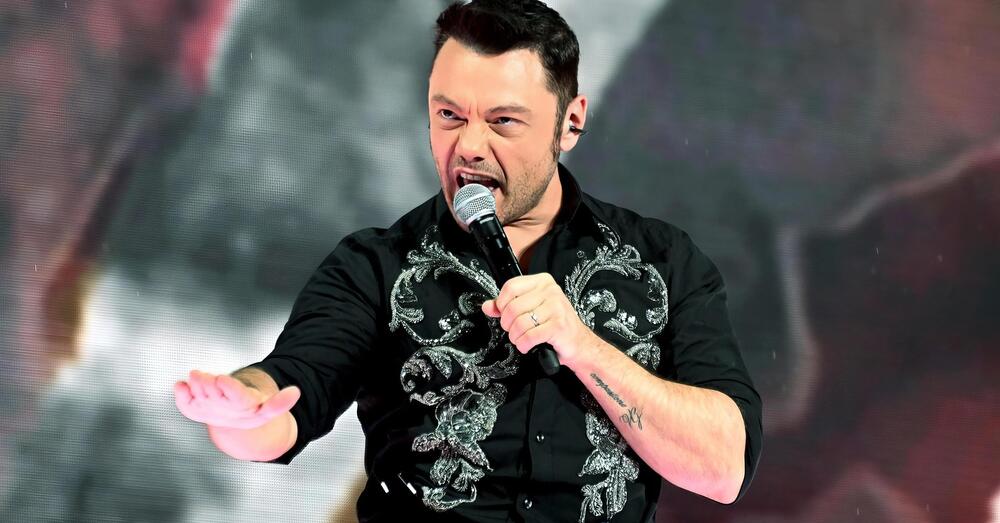 Tiziano Ferro si lagna ancora, stavolta dei giornalisti cattivi: ma che c&#039;entra l&#039;om*fobia?