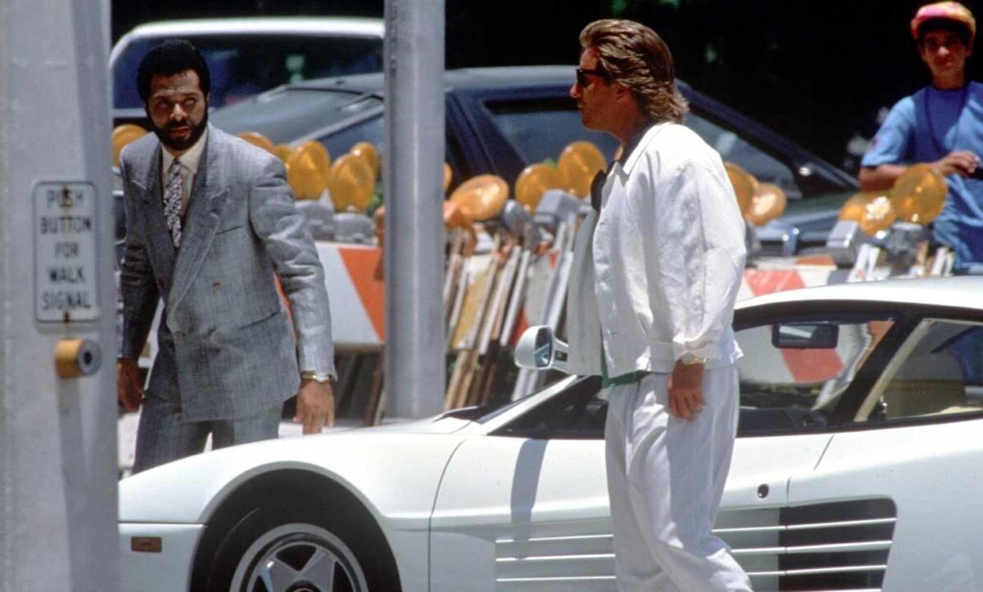 Don Johnson con la &quot;contestata&quot; Ferrari in Miami Vice