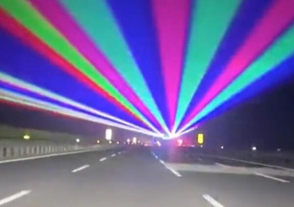 Luci da &quot;discoteca&quot; in autostrada contro i colpi di sonno al volante, ma &egrave; una soluzione? 