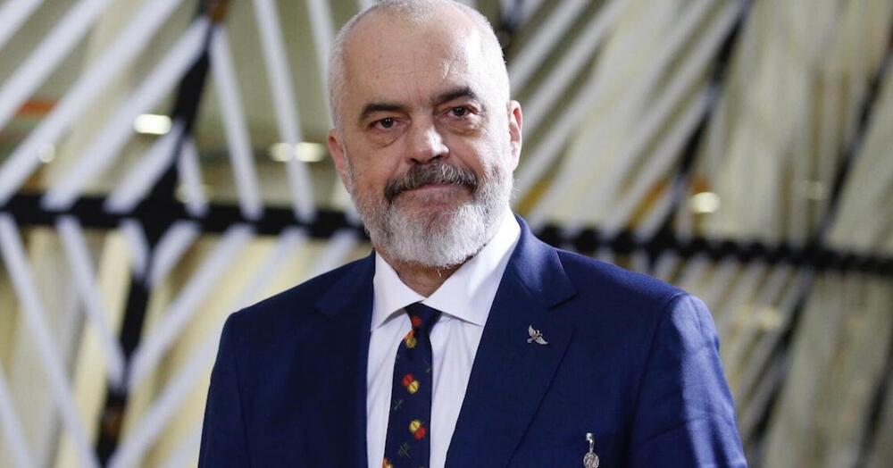 Edi Rama parla italiano meglio di Elly Schlein: che lezione di chiarezza ai nostri politici dal premier albanese, altro che supercazzole e urla