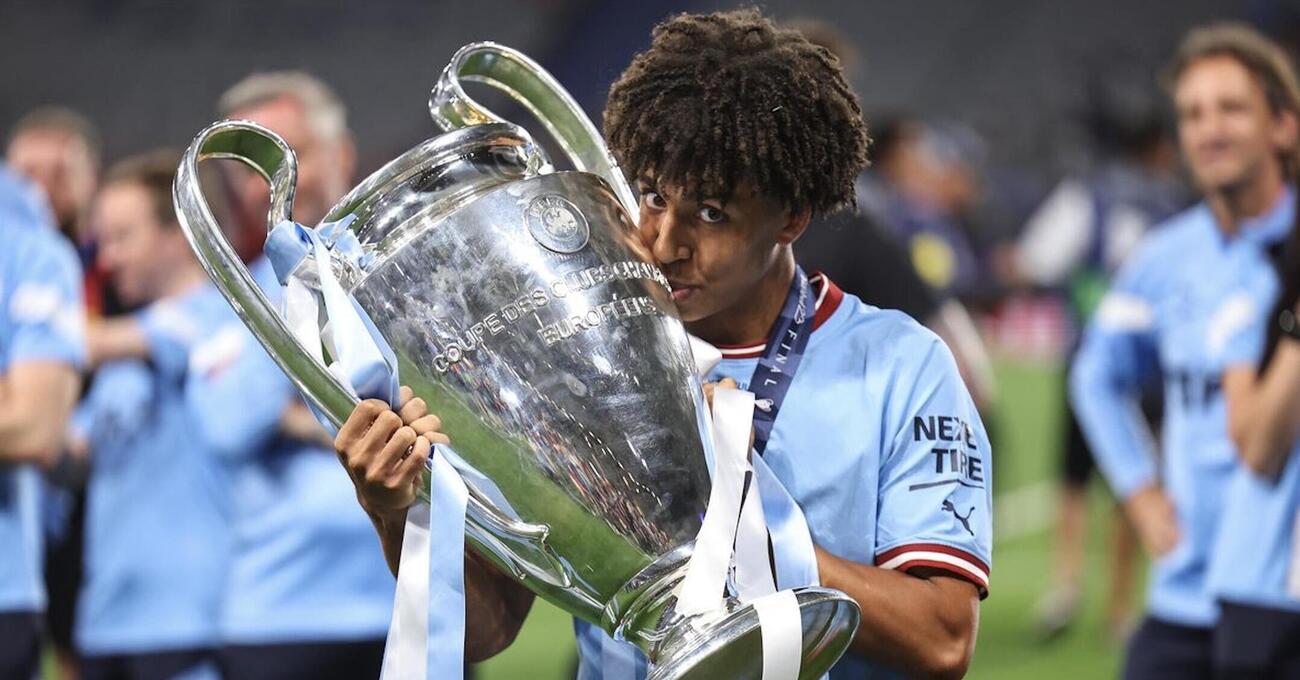Ok, ma chi caz*o &egrave; Rico Lewis, il talento classe 2004 che &egrave; gi&agrave; uno dei fedelissimi di Guardiola al Manchester City?