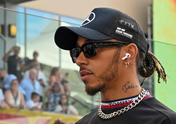 Lewis Hamilton astemio da quattro mesi: &quot;Ho iniziato a bere a 16 anni, ora non tocco alcol&quot;