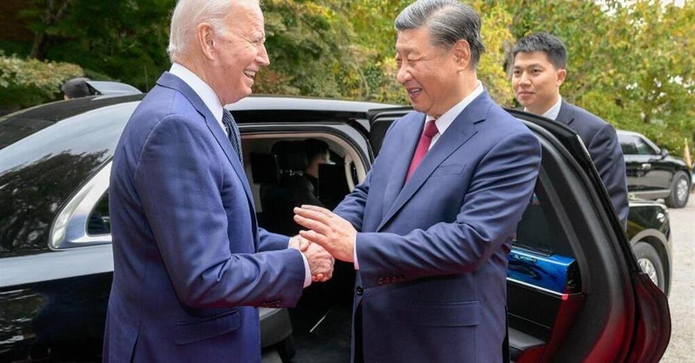 Biden e Xi fanno a gara a chi ce l&#039;ha pi&ugrave; grosso... il mezzo. Ecco il confronto tra auto presidenziali: The Beast e Red Flag [VIDEO]