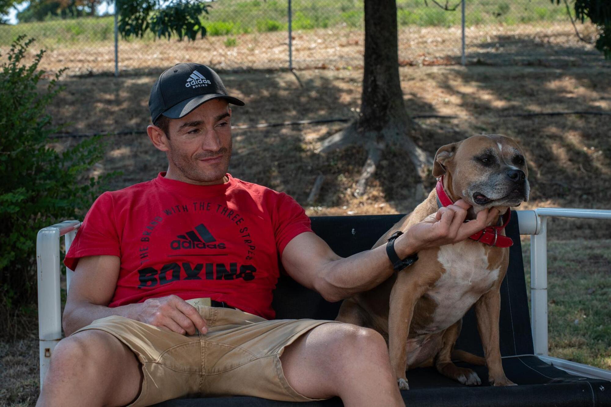 Matteo Signani con Adriano, il suo cane