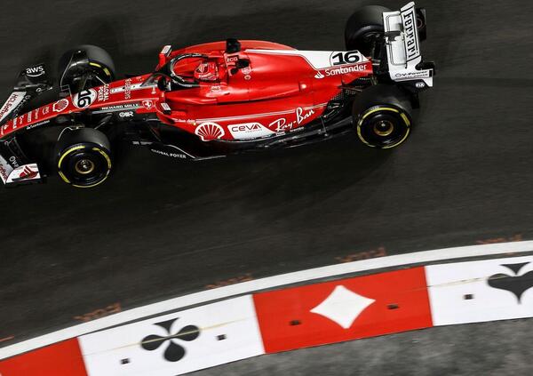 [VIDEO] Il sorpasso straordinario di Charles Leclerc su Sergio Perez all&#039;ultimo giro del GP di Las Vegas