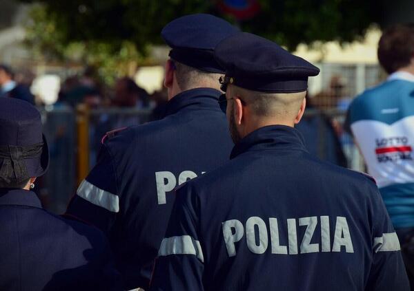 Donne contro un post della Polizia sulla violenza di genere: &ldquo;Siete il motivo per cui dopo lo stupro non andiamo a denunciare&rdquo;