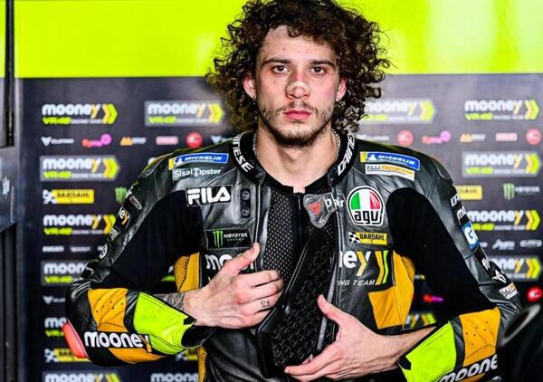 Marco Bezzecchi a Valencia parla di Marini e Bagnaia: &quot;Non credo sarei andato in Honda, a Pecco non posso mai dire un c***o...&quot;