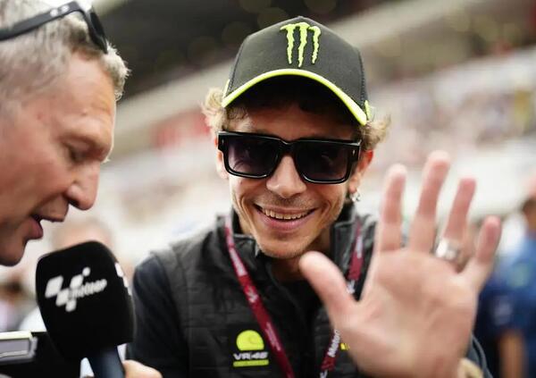 Valentino Rossi ne ha per tutti: &quot;Mi dispiace per Marini, Pecco ha gi&agrave; ribaltato la frittata, i problemi alle gomme sono dovuti ai soldi...&quot;