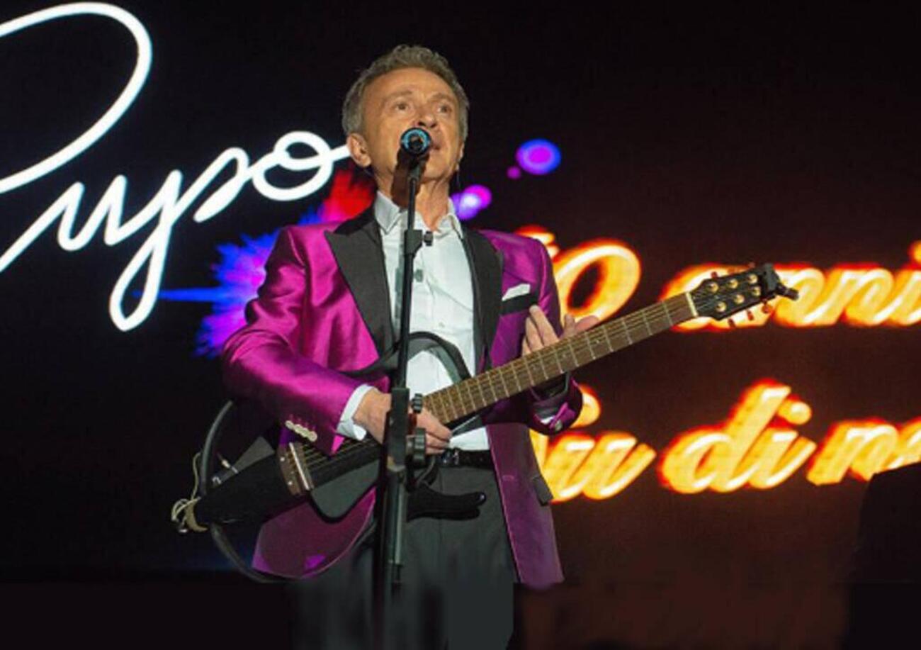 Fermi tutti: Pupo &egrave; tornato in Russia! Ecco video e foto del concerto a Le leggende di Retro Fm a Mosca. E c&#039;era un altro italiano... 