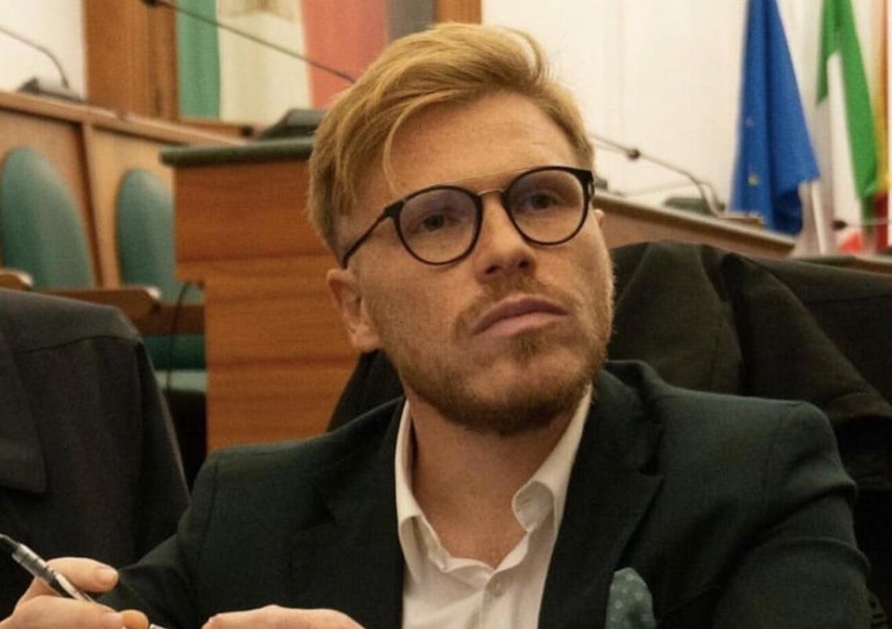 Nuovo attacco all&#039;auto del deputato antimafia La Vardera (ex Le Iene): &ldquo;Se pensano di fermarmi cos&igrave;...&rdquo;. Ecco cosa ci ha detto