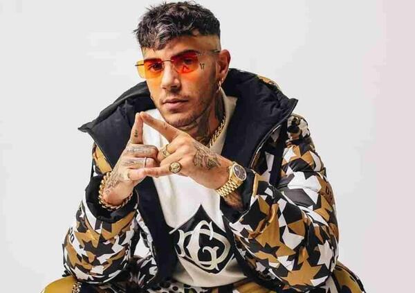 Il Capodanno di Emis Killa e Gu&egrave; a Ladispoli annullato per mancata comprensione del testo, non per violenze. La politica asseconda l&#039;analfabetismo di ritorno?