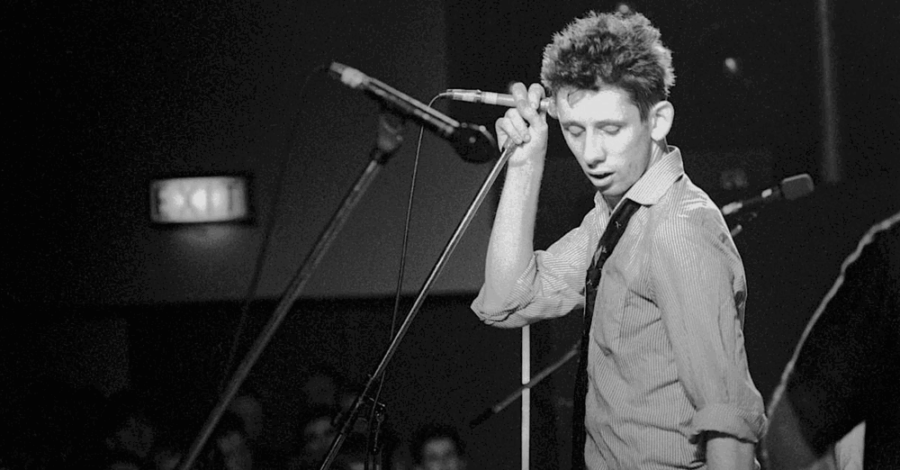 Addio a Shane MacGowan, il cantante dei Pogues che non voleva essere un poeta... ma lo &egrave; stato