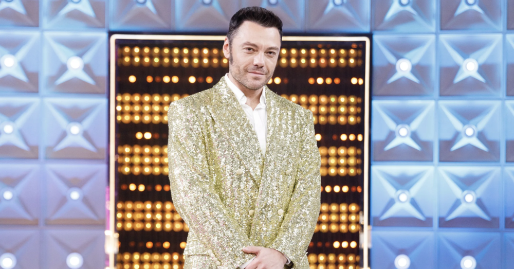 Bonolis in guerra, Urtis e gli ormoni femminili e Tiziano Ferro &ldquo;drag queen&rdquo;... A tutto gossip con Alessi