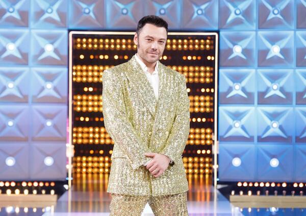 Bonolis in guerra, Urtis e gli ormoni femminili e Tiziano Ferro &ldquo;drag queen&rdquo;... A tutto gossip con Alessi