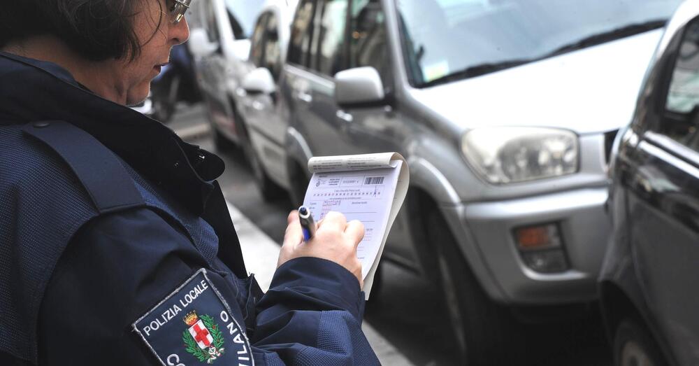 Milano, cos&rsquo;&egrave; la storia delle false multe sul parabrezza? Ecco i dettagli a cui fare caso prima di pagare