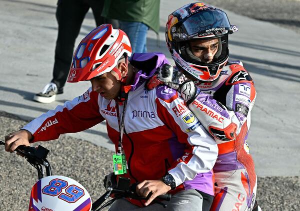 [VIDEO] Il pianto disperato di Jorge Mart&iacute;n a Valencia con Gigi Dall&#039;Igna che lo consola: &quot;Ti giuro che mi dispiace&quot;