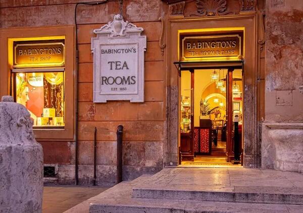  Siamo andati a bere un t&egrave; alla Babington&rsquo;s Tea Room in Piazza di Spagna a Roma. Volevamo una merenda all&rsquo;inglese ma&hellip; 