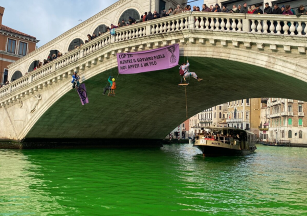 Perch&eacute; colorare il Canal Grande o bloccare il traffico fa il gioco dei negazionisti del clima