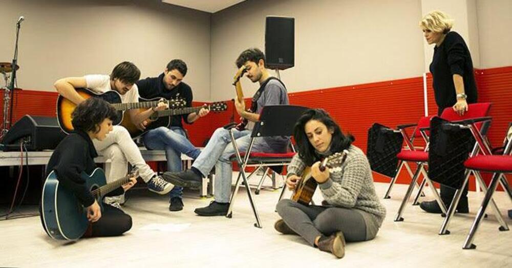 Parcheggi per auto blu al posto di alloggi per studenti? Nessuno tocchi Officina Pasolini, il Teatro De Filippo e l&#039;ex studentato Civis