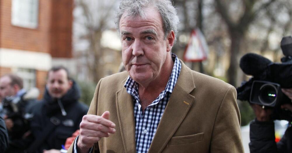 &ldquo;Ci vorrebbe una Bugatti per tutti&rdquo;: Clarkson non ne pu&ograve; pi&ugrave; del traffico, del trasporto pubblico e degli scioperi. E sulla riduzione delle emissioni...