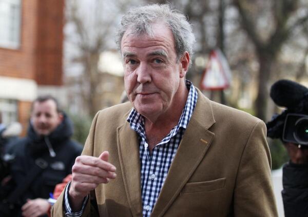 &ldquo;Ci vorrebbe una Bugatti per tutti&rdquo;: Clarkson non ne pu&ograve; pi&ugrave; del traffico, del trasporto pubblico e degli scioperi. E sulla riduzione delle emissioni...