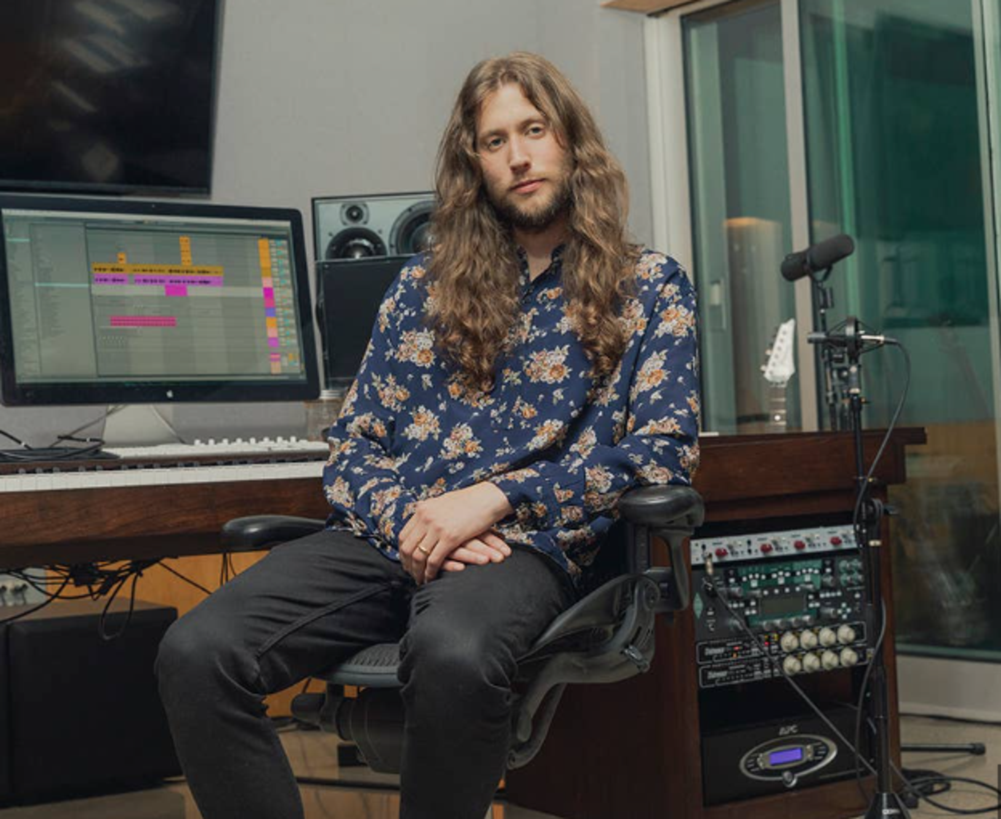 Ludwig Göransson nel suo studio di registrazione