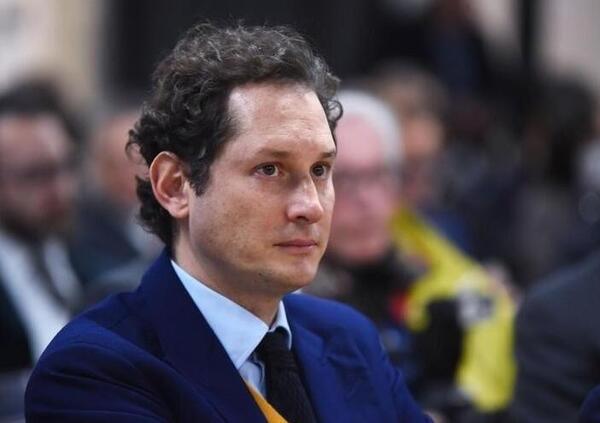 Ma quanto guadagna John Elkann? Forse meno di quanto si pensi, visto che un suo ex dipendente... E intanto perde pi&ugrave; di 20 miliardi