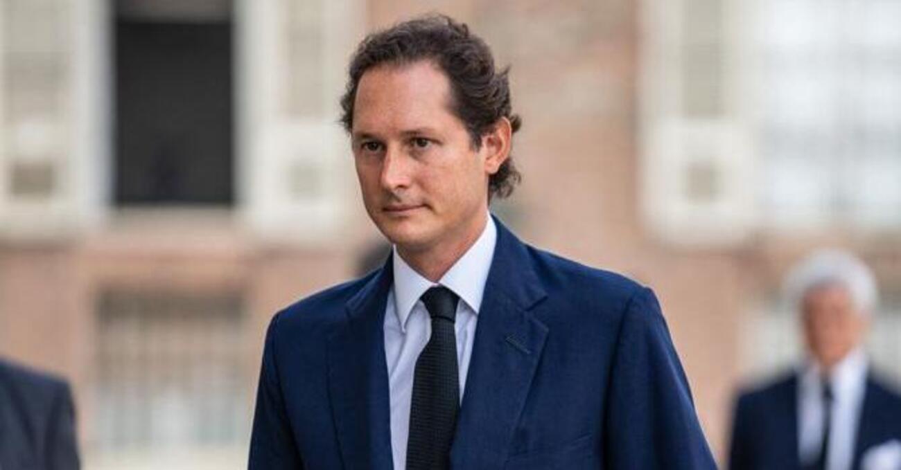 De Benedetti rivela: &quot;Ecco come Elkann ha comprato i giornali per coprire la fuga di Stellantis dall&rsquo;Italia...&quot;
