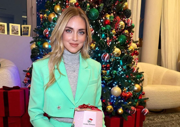 Chiara Ferragni nei guai per i pandori griffati Balocco. Selvaggia Lucarelli attacca: &ldquo;Devi arricchirti pure usando beneficenza e bambini malati. Per&ograve; poi a Sanremo&hellip;&rdquo; 