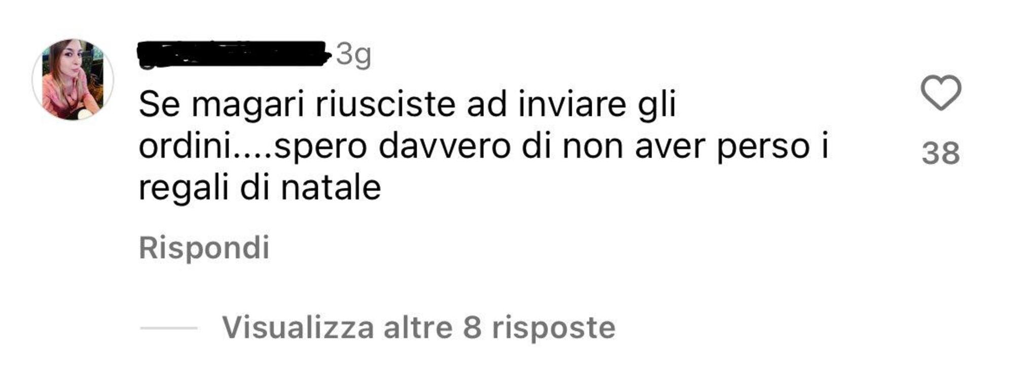 Commenti social che denunciano ritardi nelle consegne di prodotti sponsorizzati da Chiara Ferragni