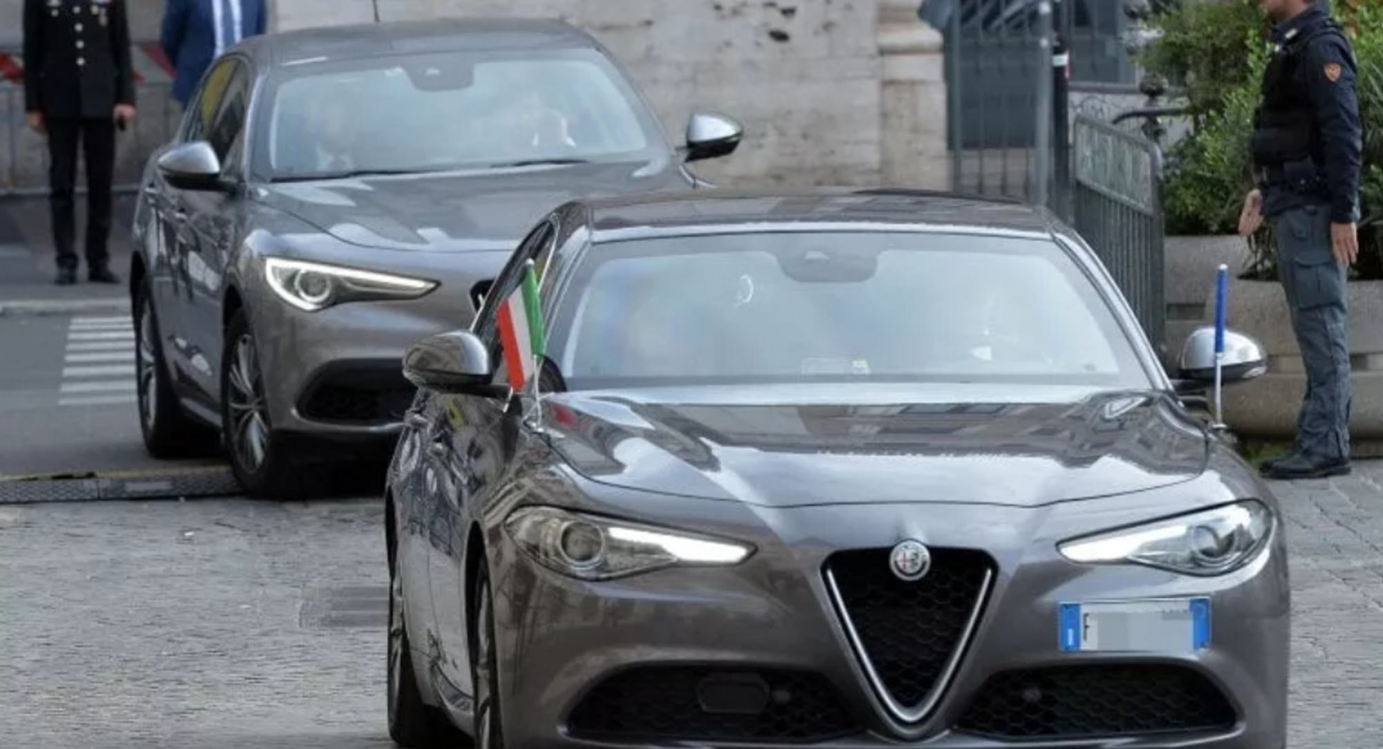 Alfa Romeo Giulia con cui la Premier Meloni si era presentata a Palazzo Chigi